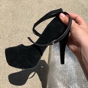 Black heels, never worn, size 6